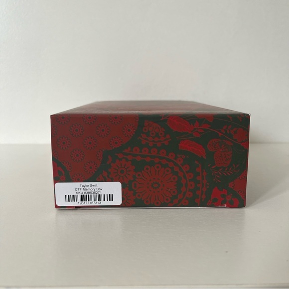 NWT Taylor Swift “Christmas Tree Farm” Memory Box - Small Dent - Picture 3 of 13
